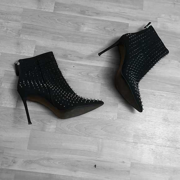 Steve Madden Virtuous-S Black Spiked Stiletto Heels Size 10M - Picture 2 of 7